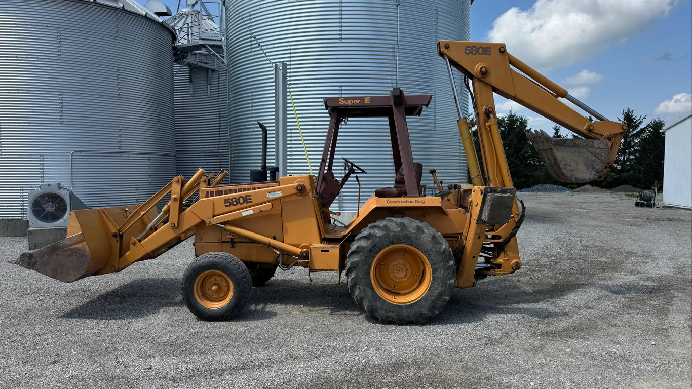 580 Super E Case Backhoe - Runs Great!