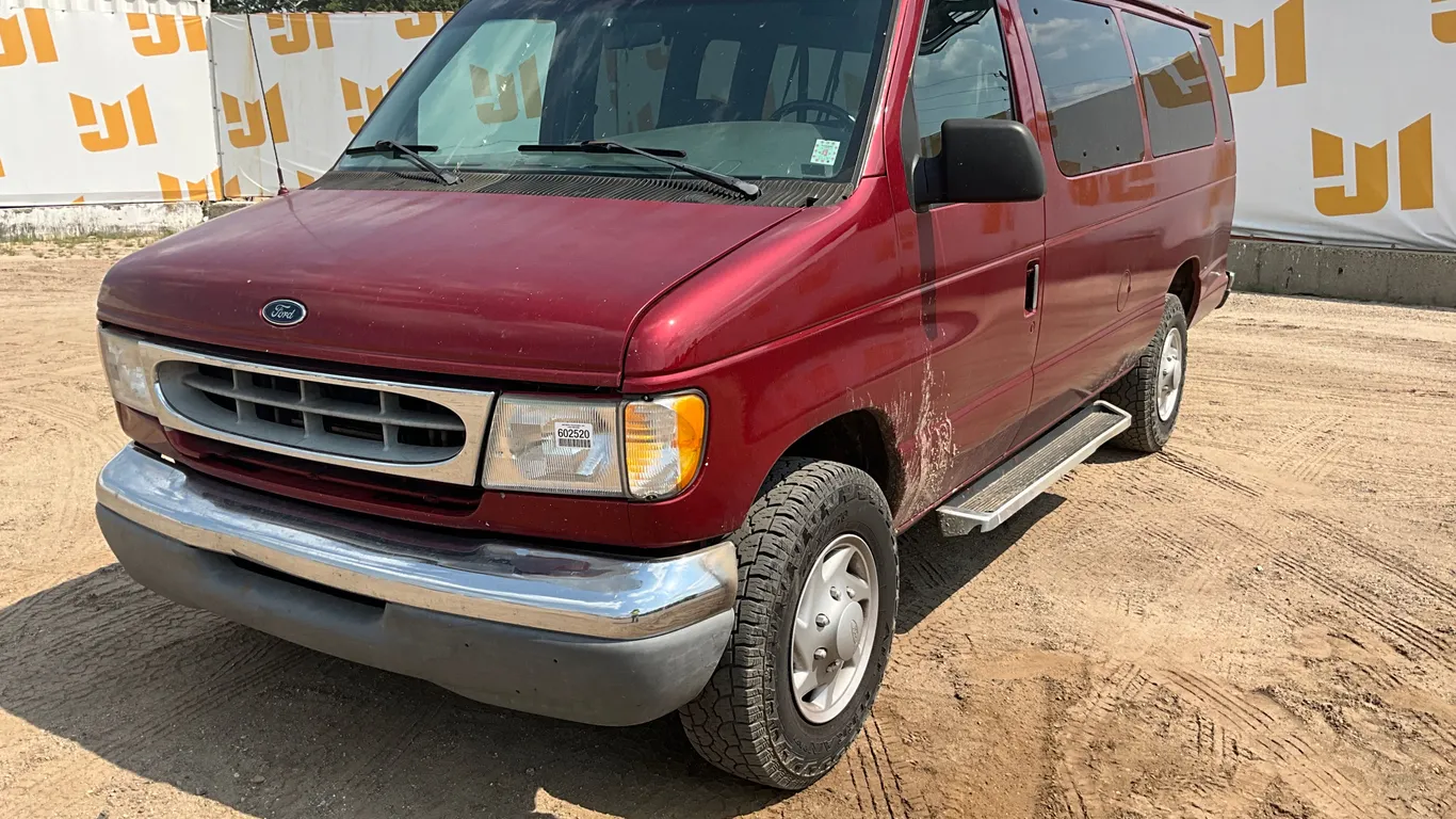 1998 FORD E-350 CLUB WAGON XLT PASSENGER VAN 2WD VIN: 1FBSS31S4WHB39647
