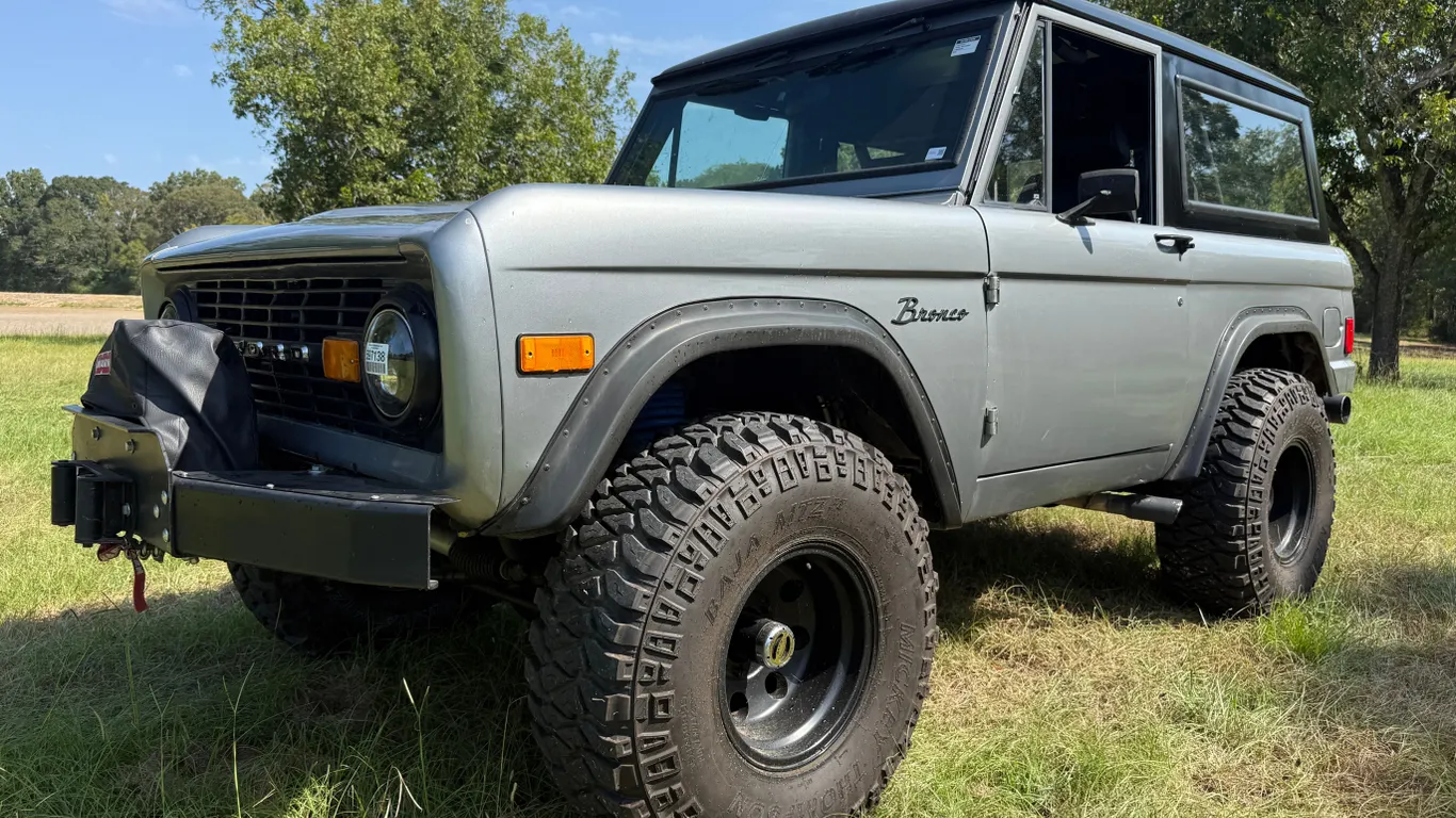 1977 FORD BRONCO RESTOMOD VIN: U15GLY22924