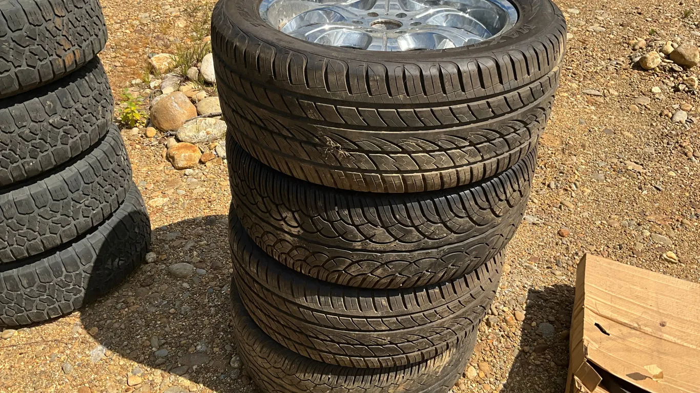 QTY OF (4) FORTIS MAXTREK 305/45R22 TUBELESS AIR FILLED TIRES,