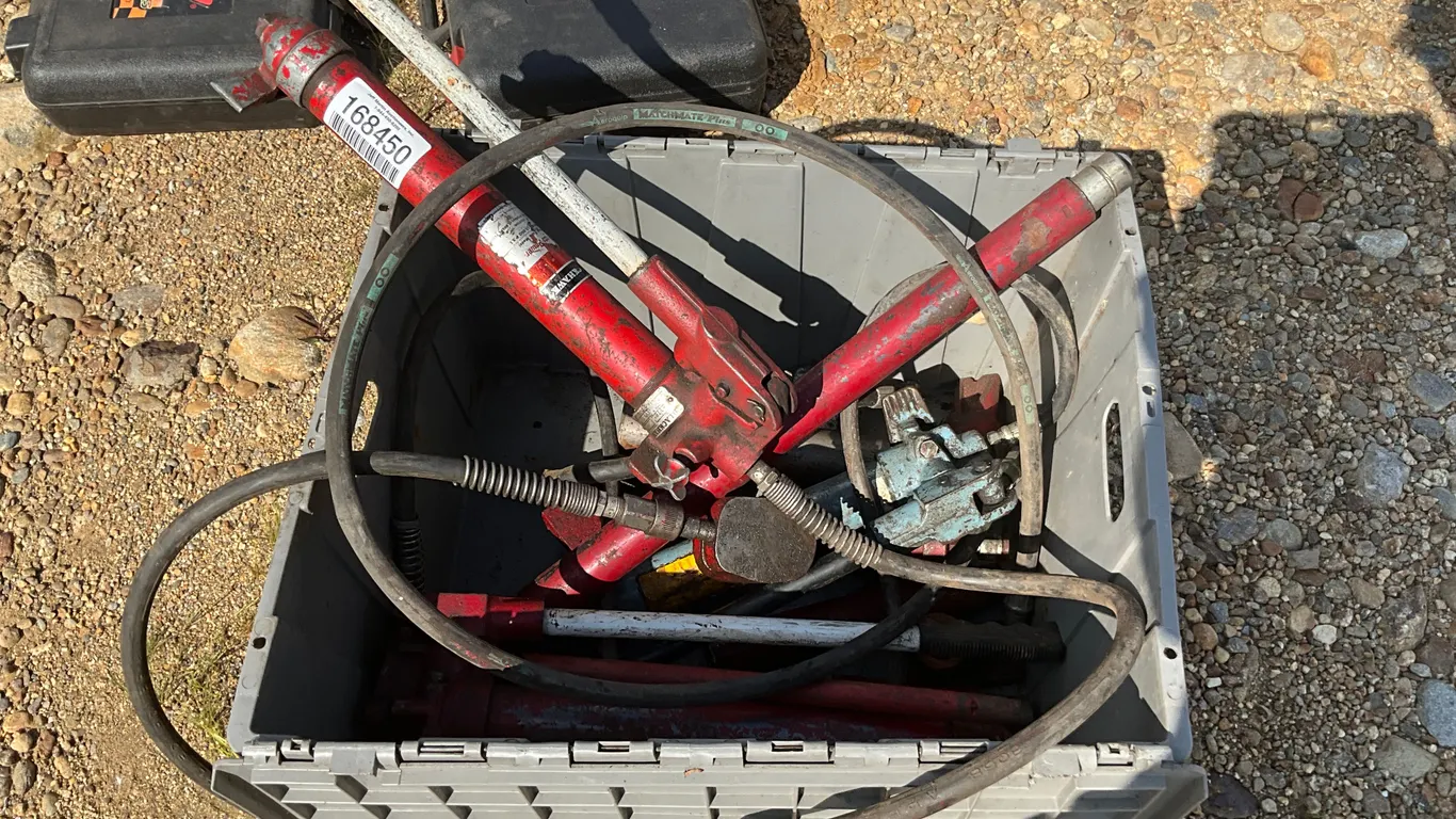 BLACK HAWK PORTO-POWER HAND PUMP GREASE GUN