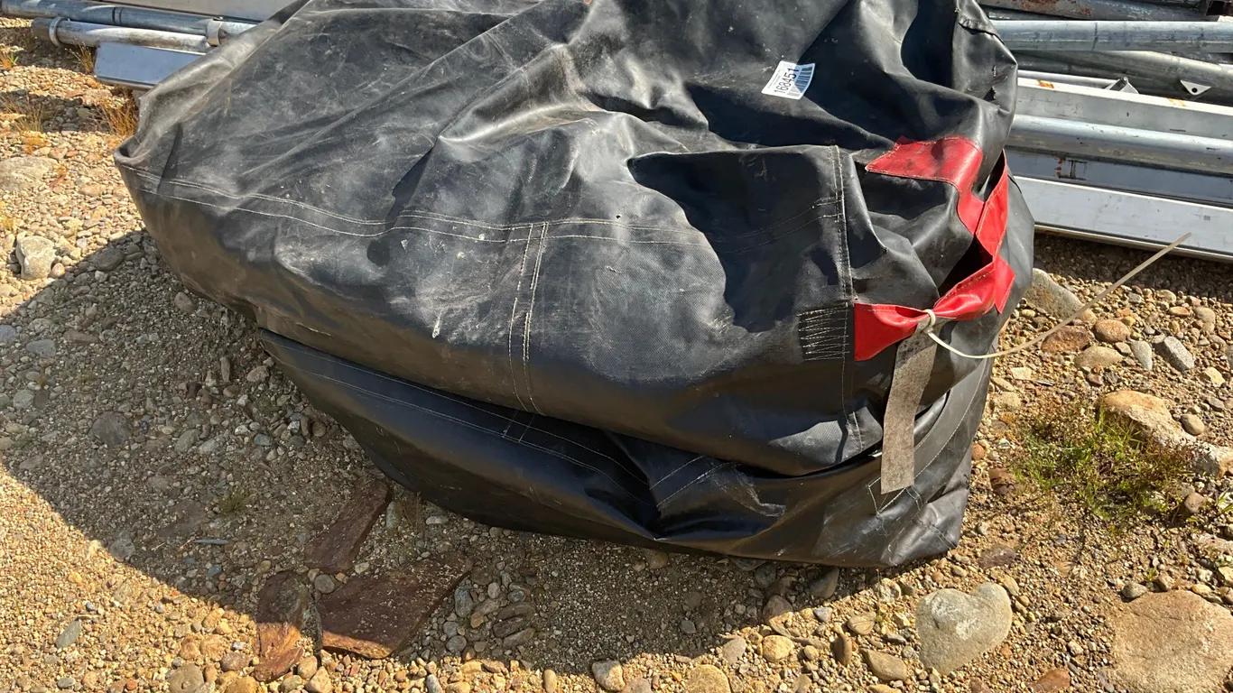 LARGE CANOPY TENT WITH HARDWARE, STORAGE BAG