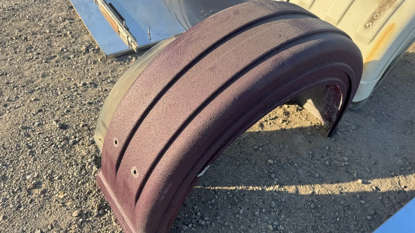 2) Maroon push axle fenders & 2) black push axle fenders