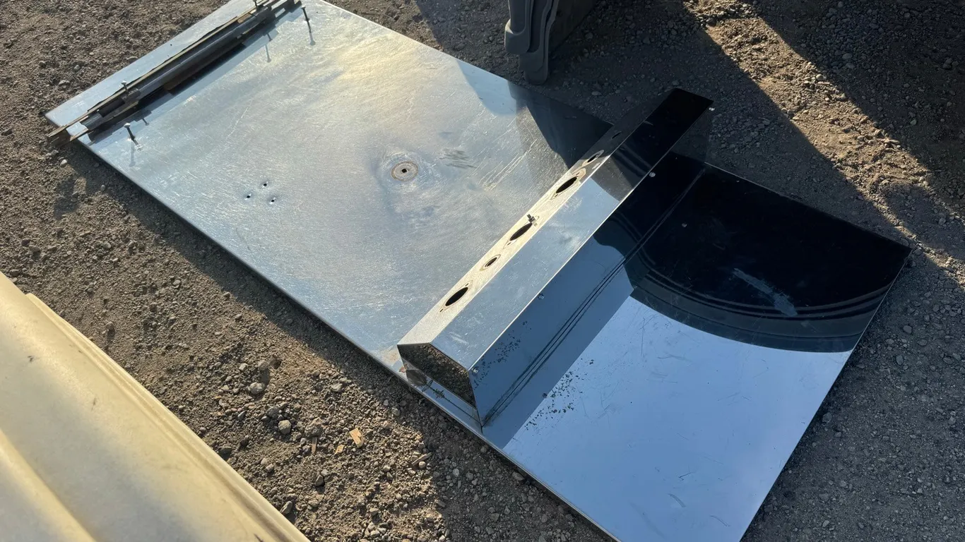 Truck deck plate w/ air box