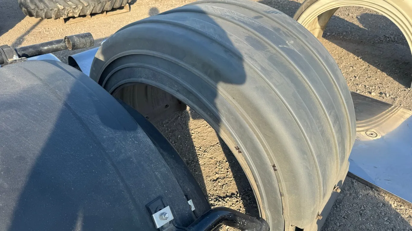 4) Grey truck fenders