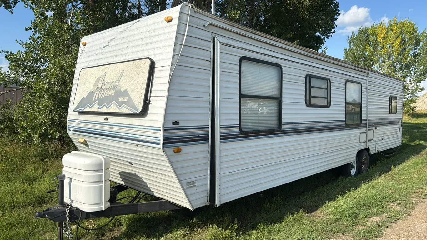 1999 Noman 35’ tandem axle travel trailer
