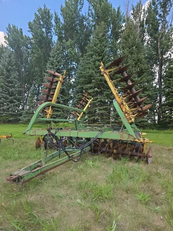 24' JOHN DEERE tandem folding disc