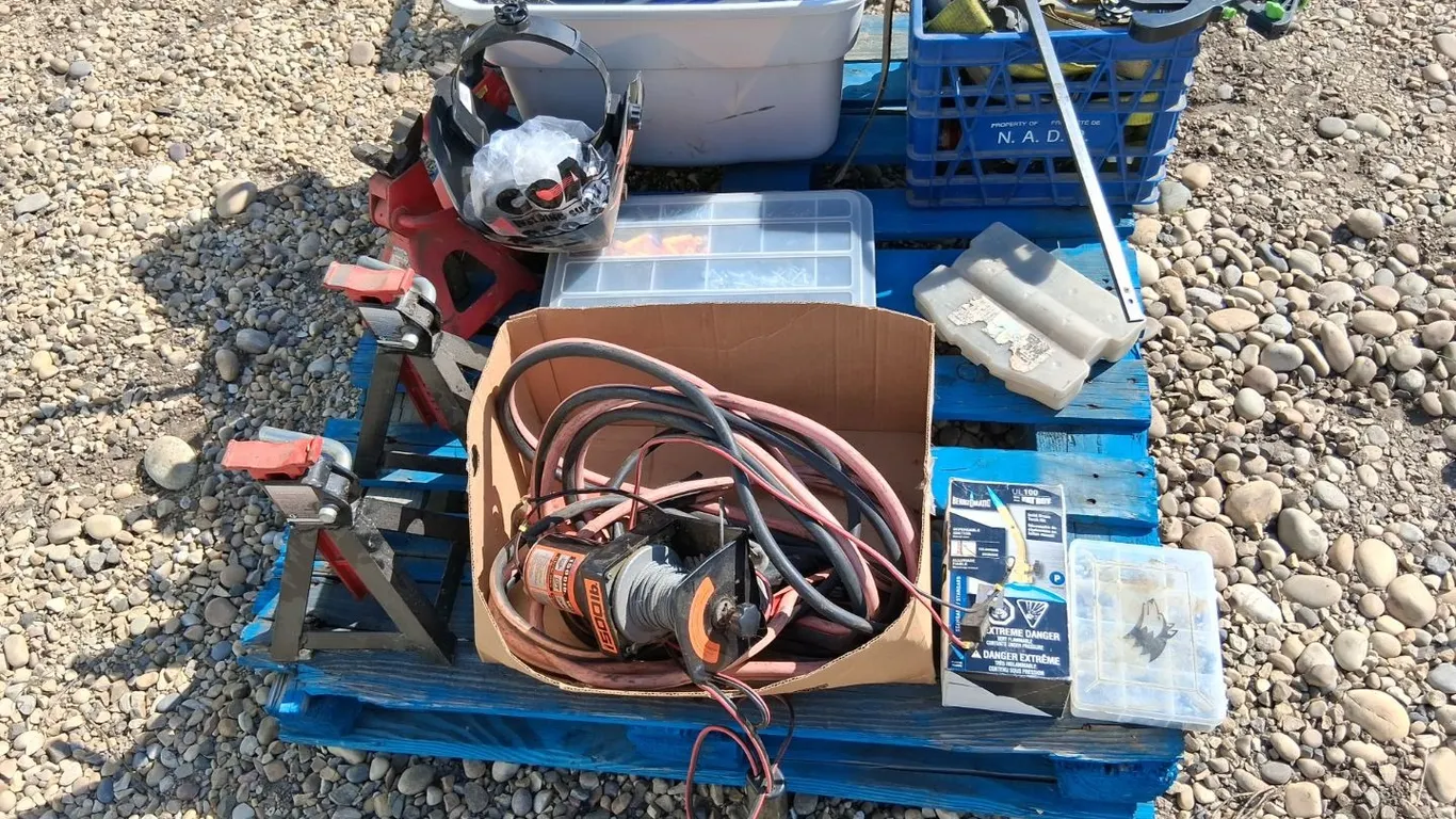 Welding Helmut, Booster Cables, Bar Clamps (EC)