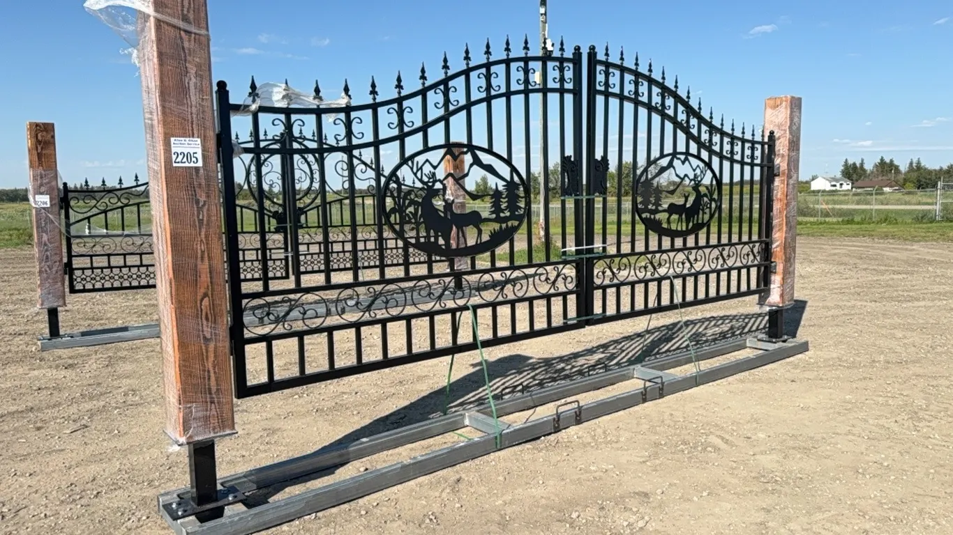 NEW/UNUSED 17' BI FOLD DEER MOTIF ESTATE GATES