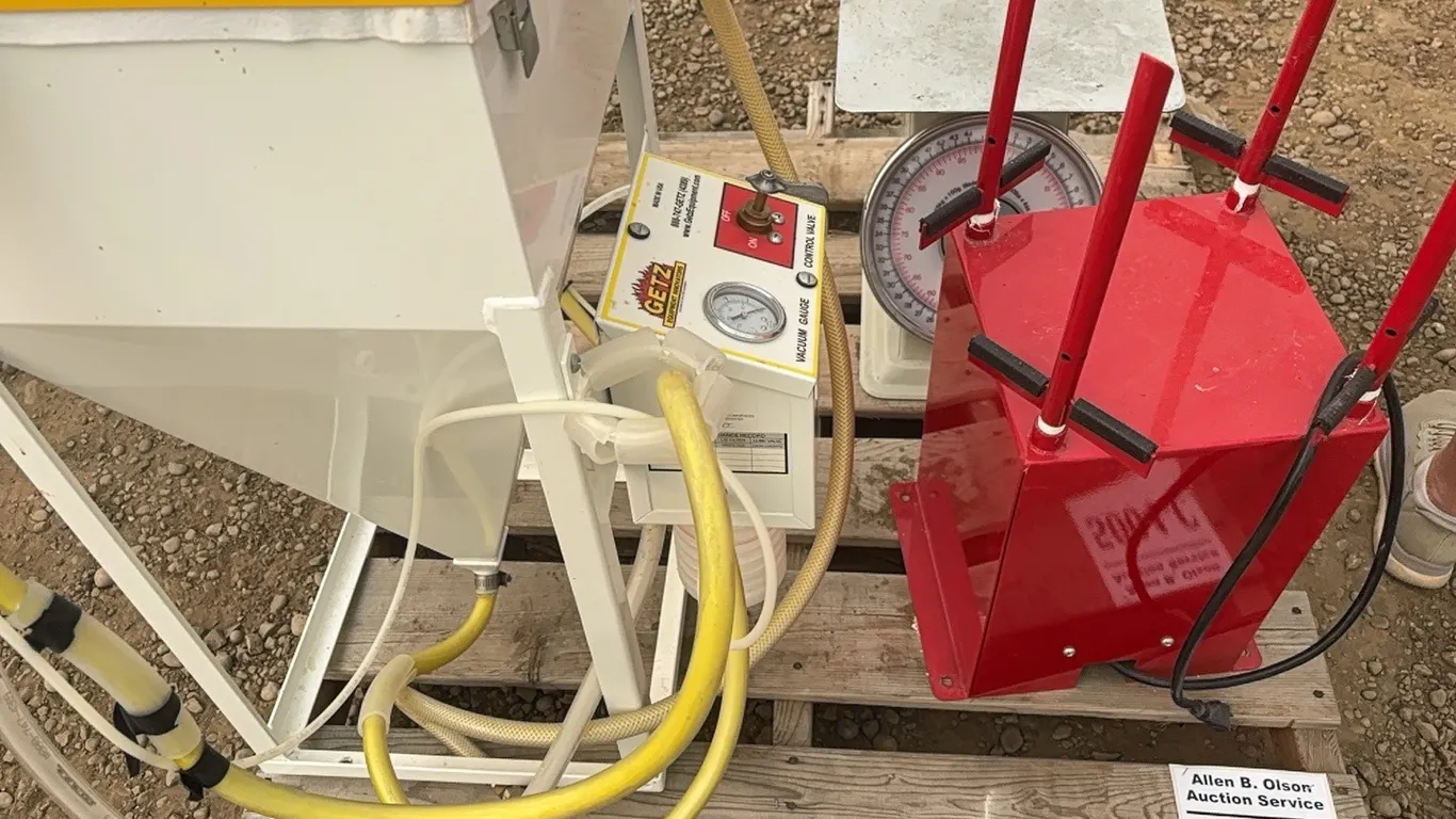 FIRE EXTINGUISHER RE-FILLING EQUIPMENT