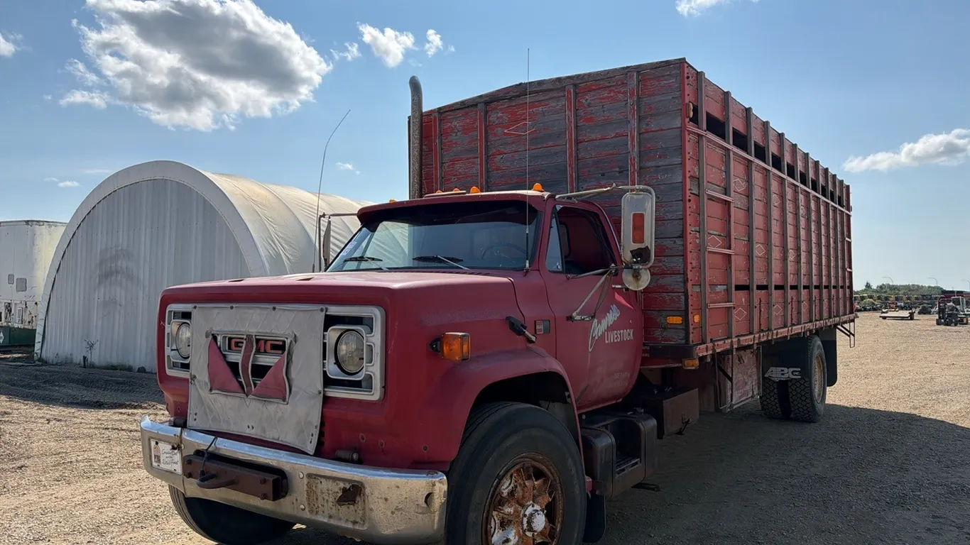 1987 GMC C7000 S/A CATTLE TRUCK - VIN: 1GDM7D1G7HV539158 - REGISTRATION IN OFFICE