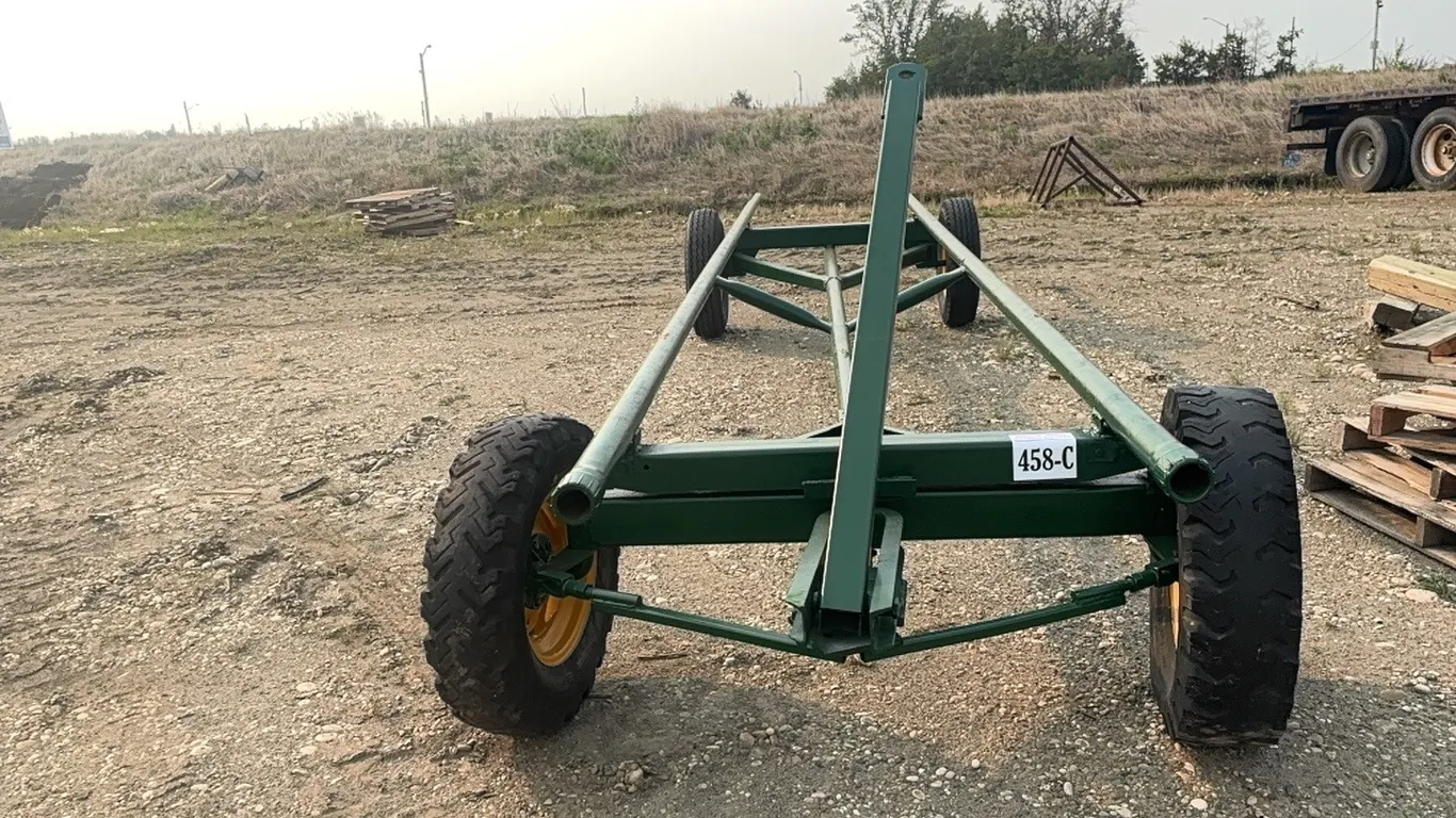 WAGON HAULS 4 - 6X6 ROUND BALES
