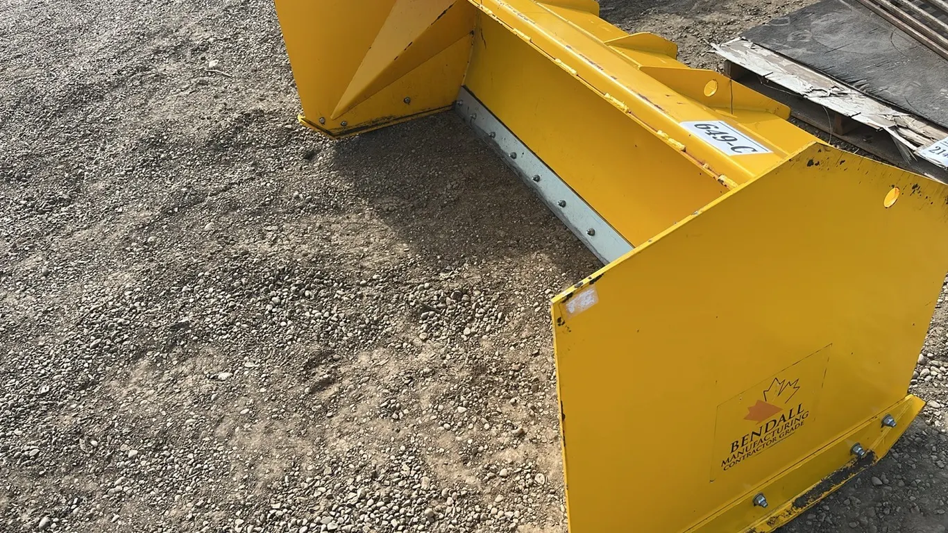 BOBCAT ATTACHMENT 8' SNOWPUSHER WITH INTERCHANGABLE SIDE RUNNERS & CENTER BIT HAS FLARED ENDS