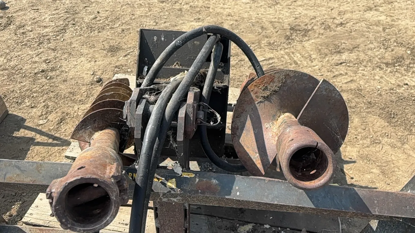 LOWE MODEL 1200 SKID STEER ATTACH HYD AUGER - s/n 6-354719