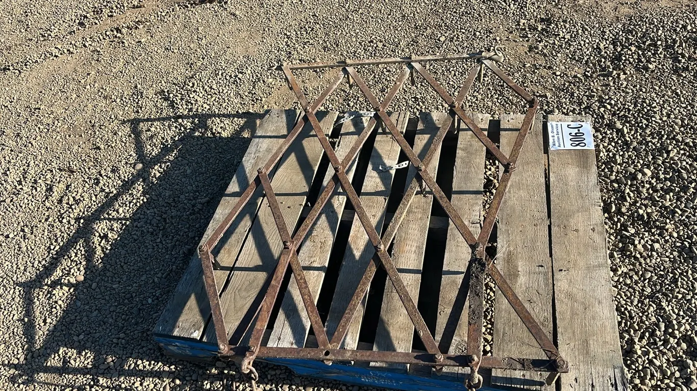 VINTAGE 4' DIAMOND HARROW