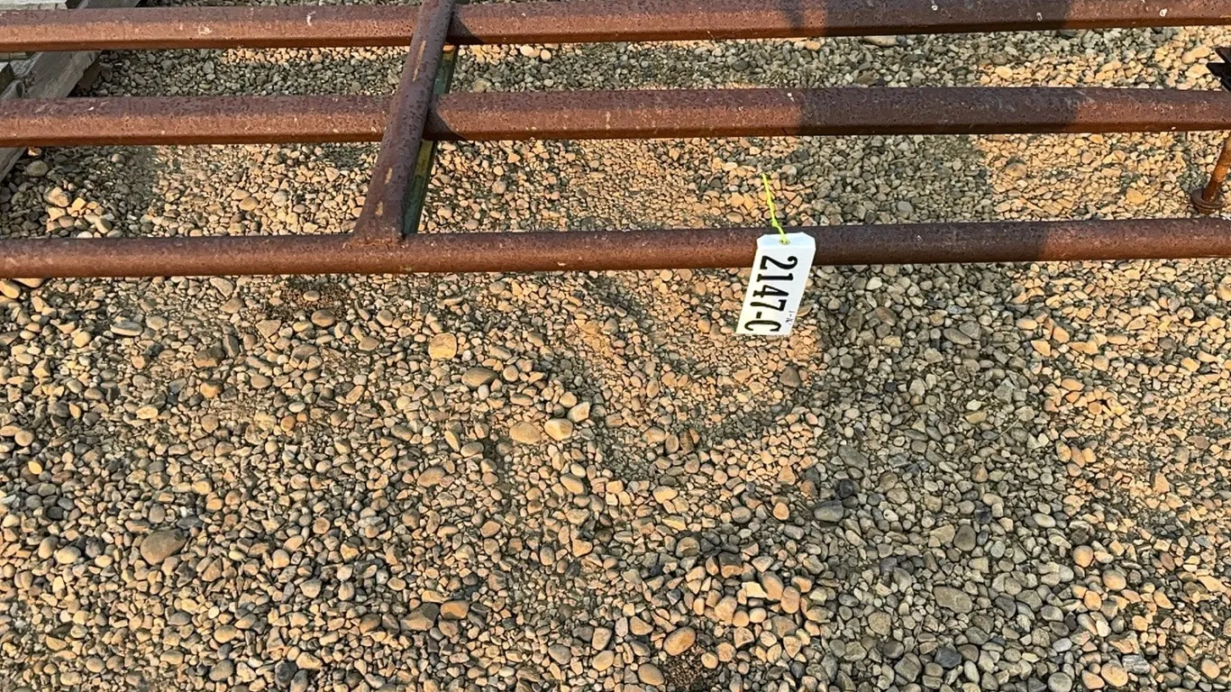 1 - 16' HEAVY DUTY GATE