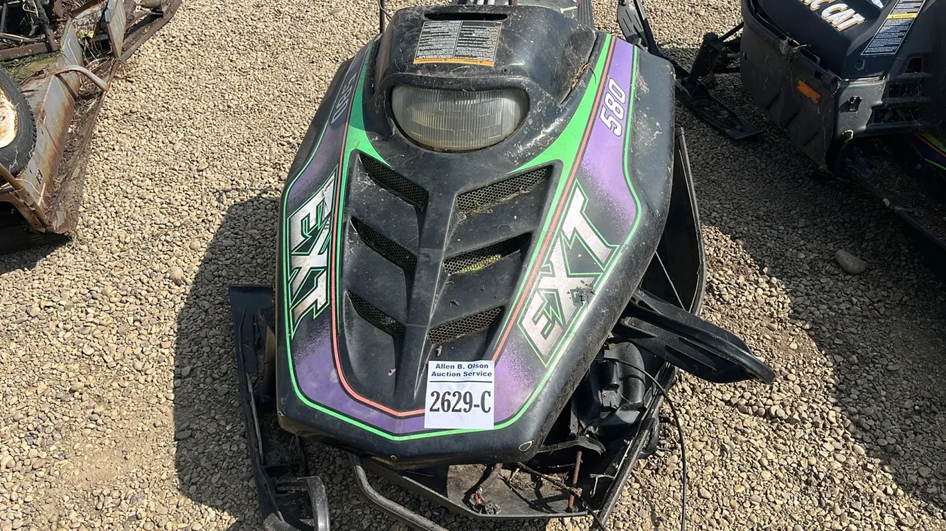 ARCTIC CAT 580 EXT SNOWMOBILE
