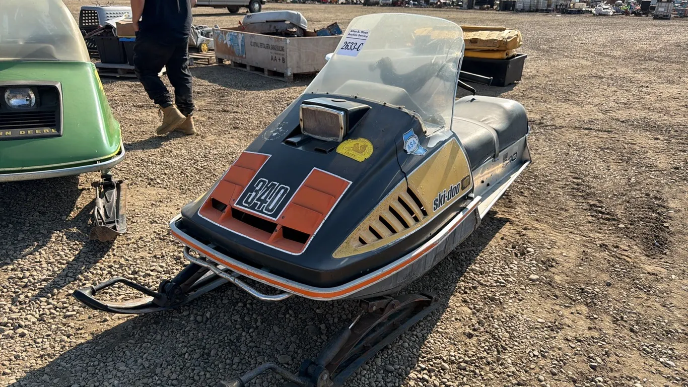 1975 SKIDOO 340 SNOWMOBILE - NOT RUNNING