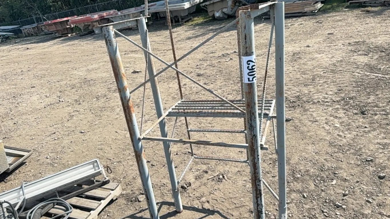 35" L X 67" H REBAR LADDER W/ HEAVY DUTY STABALIZED STAND AND PLATFORM