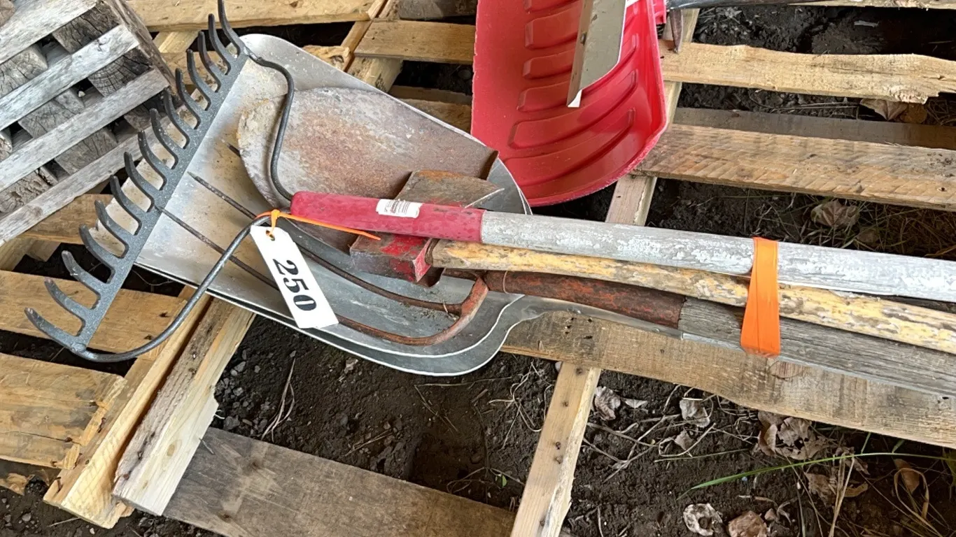 SCOOP SHOVELS, SPADES, AXE, FORK & RAKE
