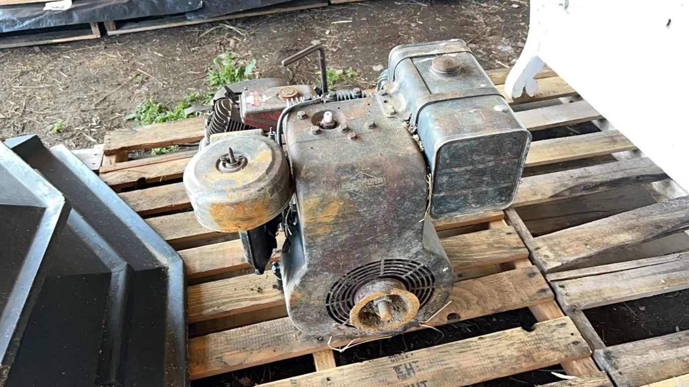 B&S ENGINE & CLINTON ENGINE - CONDITION UNKNOWN