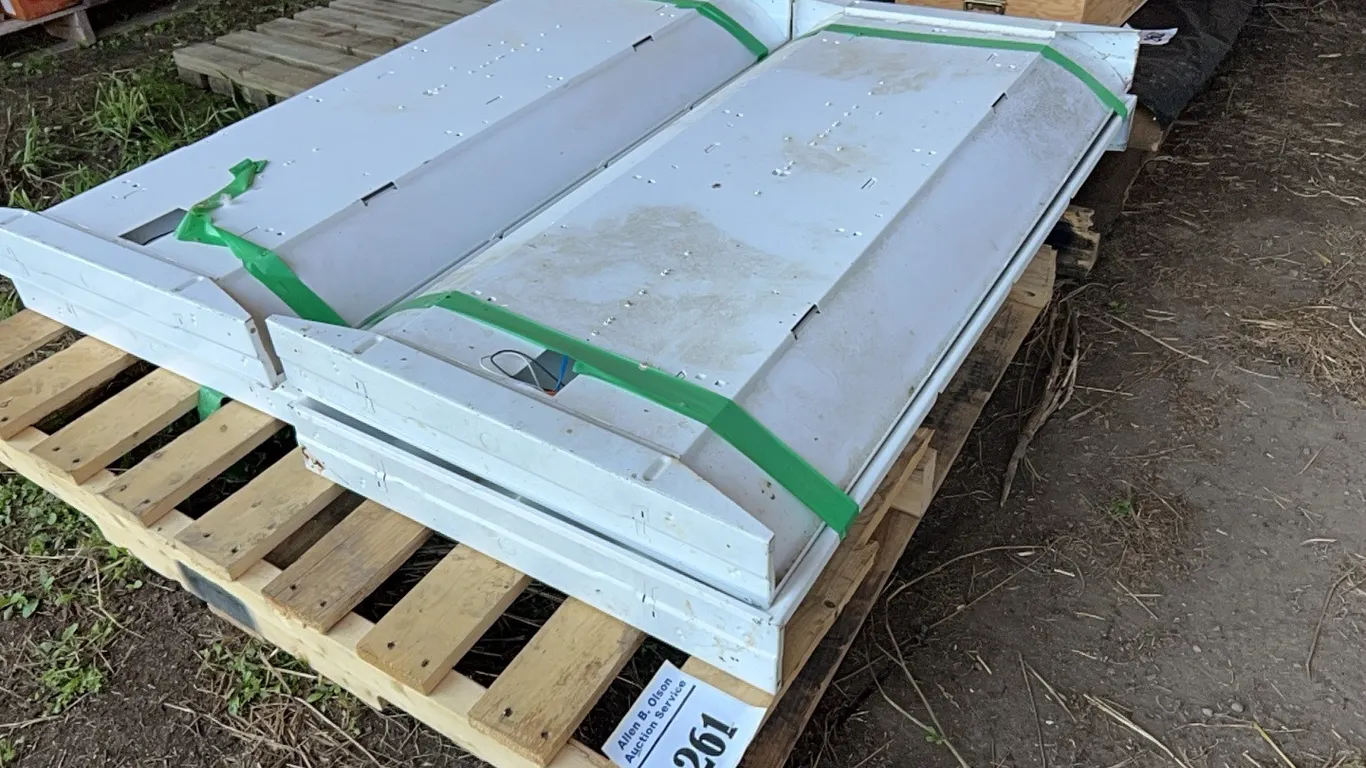4 - FLORESCENT 4'L LIGHT FIXTURES