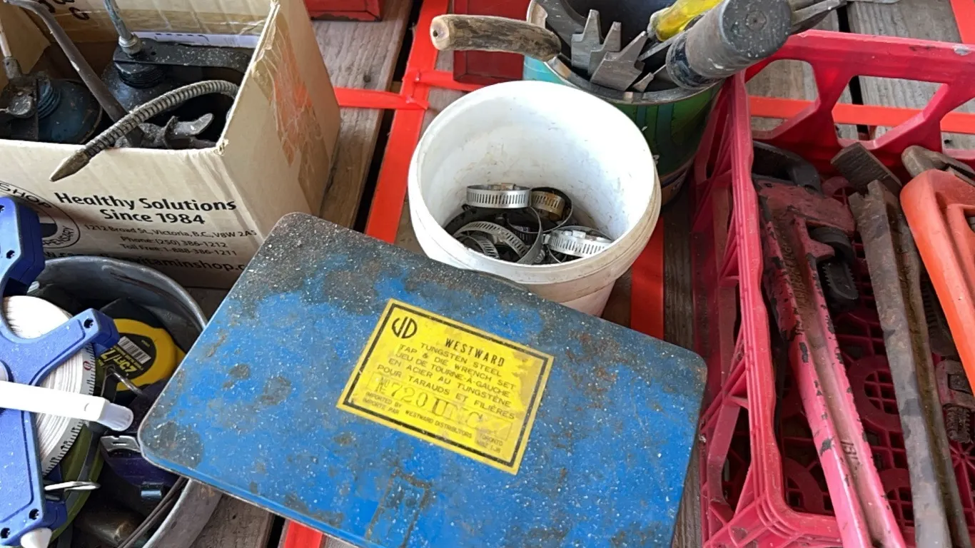 TAP & DIESET, SCRAPERS, OIL CANS & TAPE MEASURES