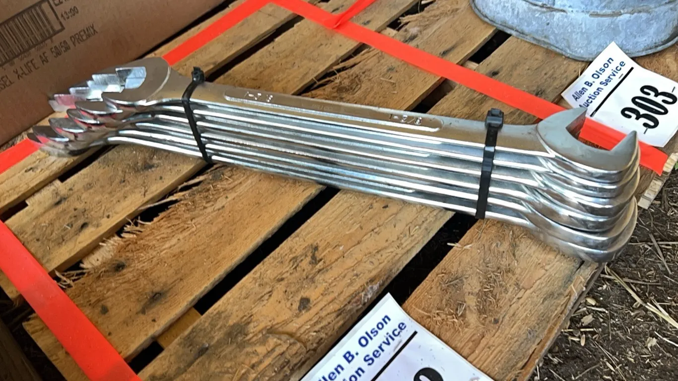 SET OF OFF SET WRENCHES 1 3/8"-2"
