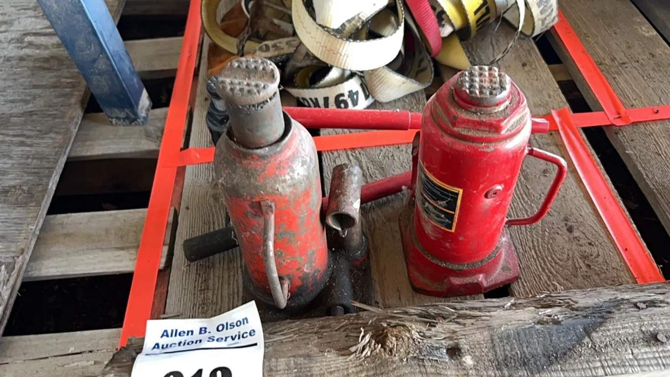 3 - BOTTLE JACKS