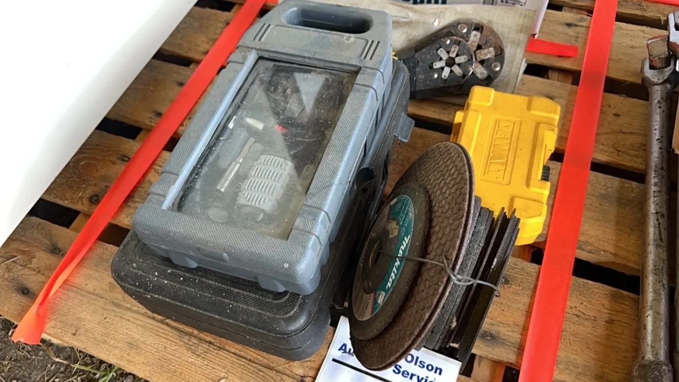 SNAP RING PLIERS, GRINDING DISCS, DRILL BITS, SCREW DRIVER SET, DREMEL ROTARY TOOL & MORE