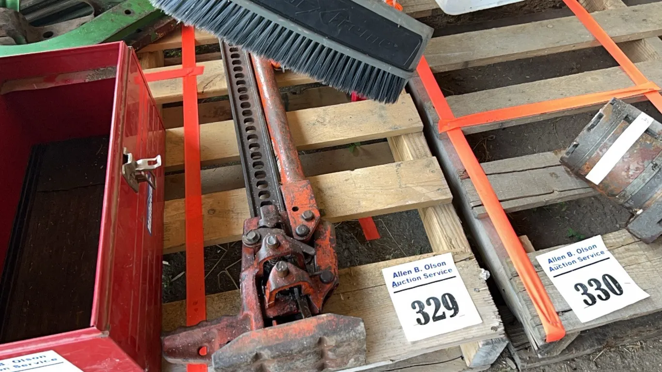 JACKALL, SNOW BRUSHES, GATE POST REFLECTOR & MORE