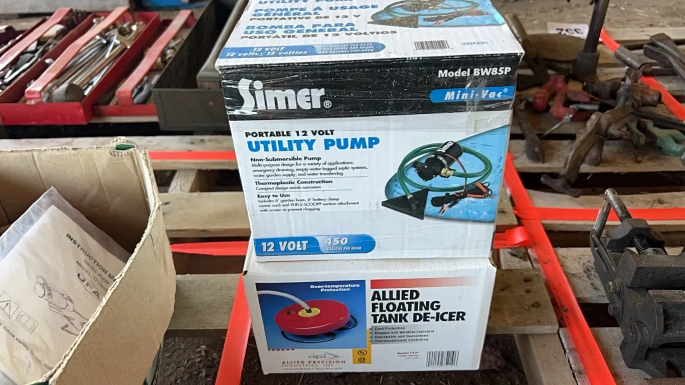 NEW IN BOX FLOAT TANK HEATER & 12V PORTABLE UTILITY PUMP