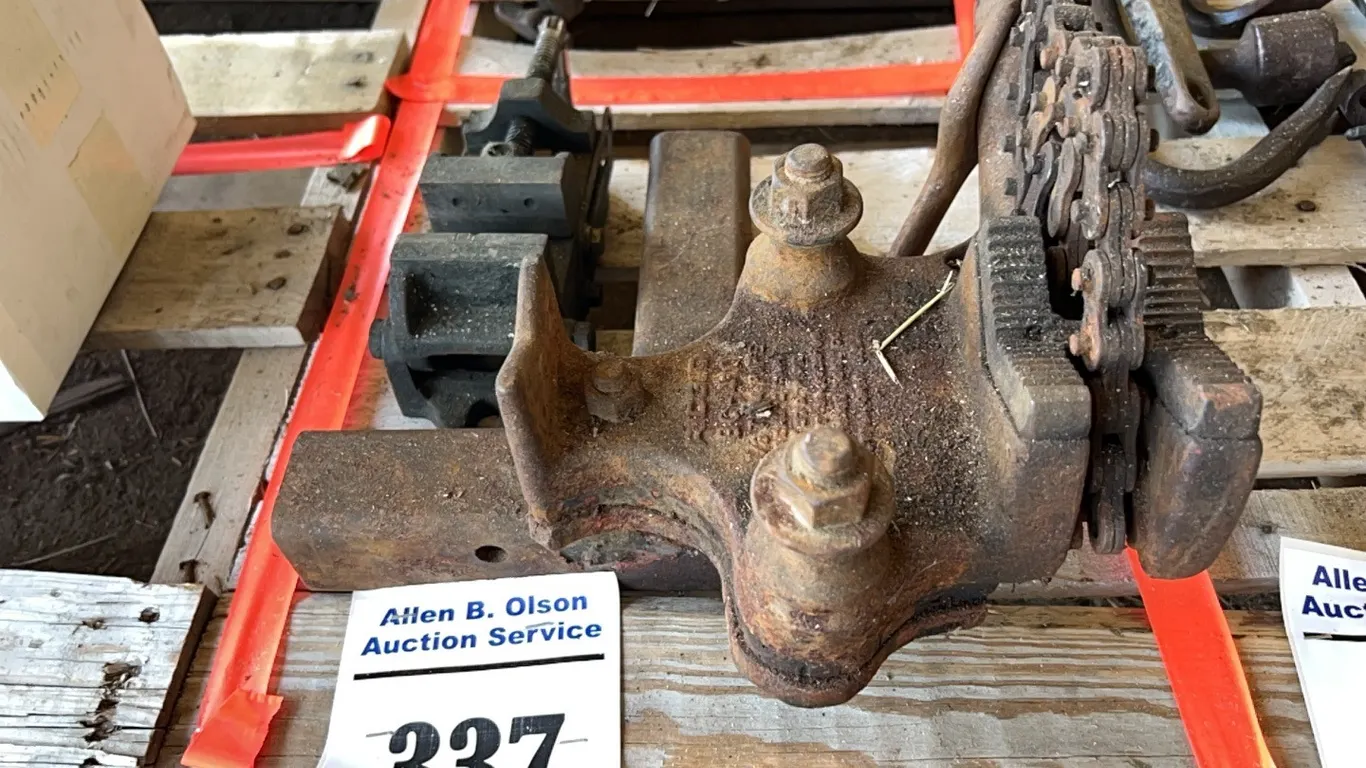 CHAIN VISE & SMALL VISE