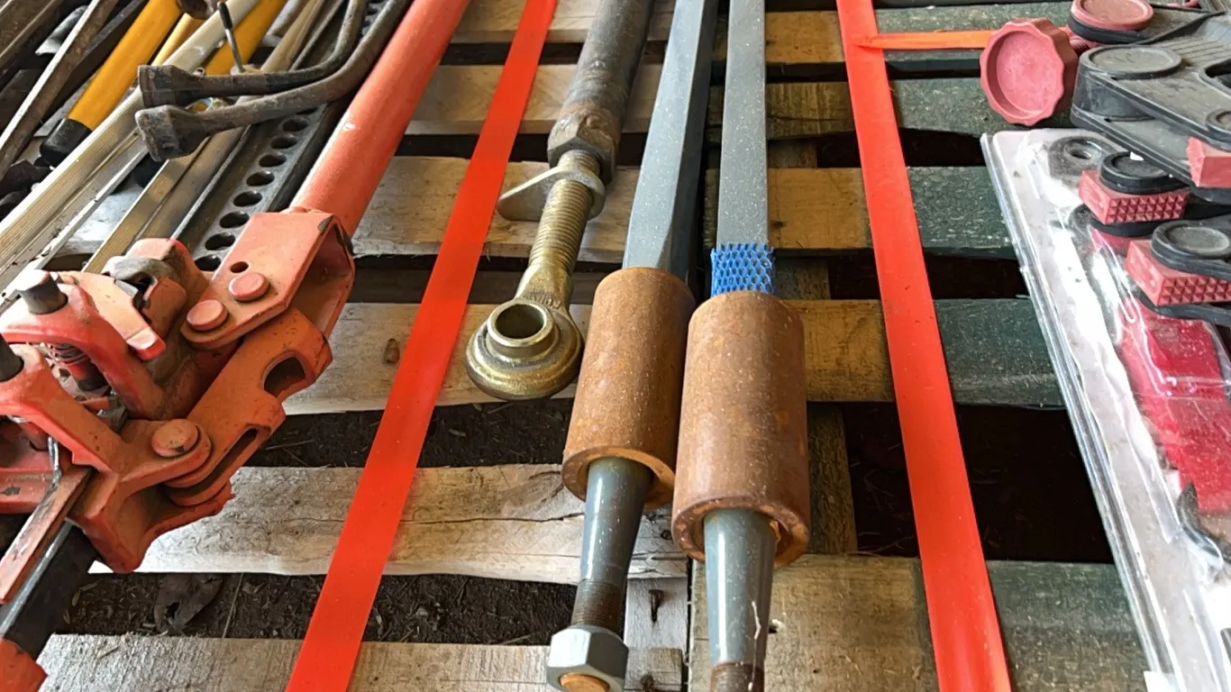 ADJUSTABLE TOP LINK & 2 - BALE SPEARS