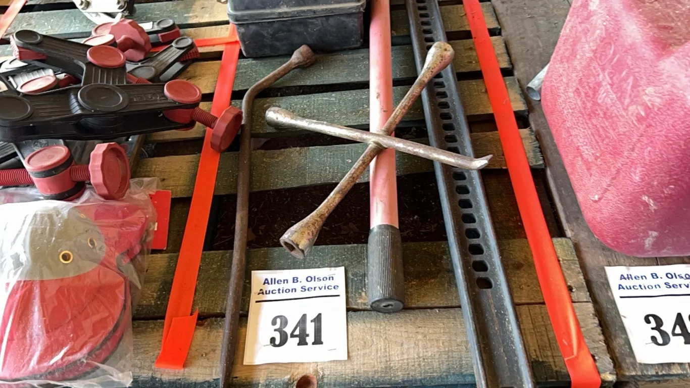 JACKALL, TIRE IRONS & TRUCK EMERGENCY JACK KIT