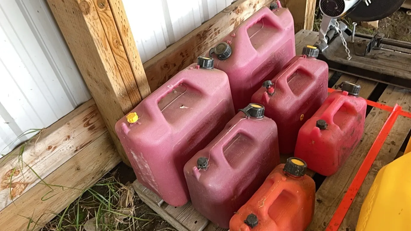 6 - JERRY CANS