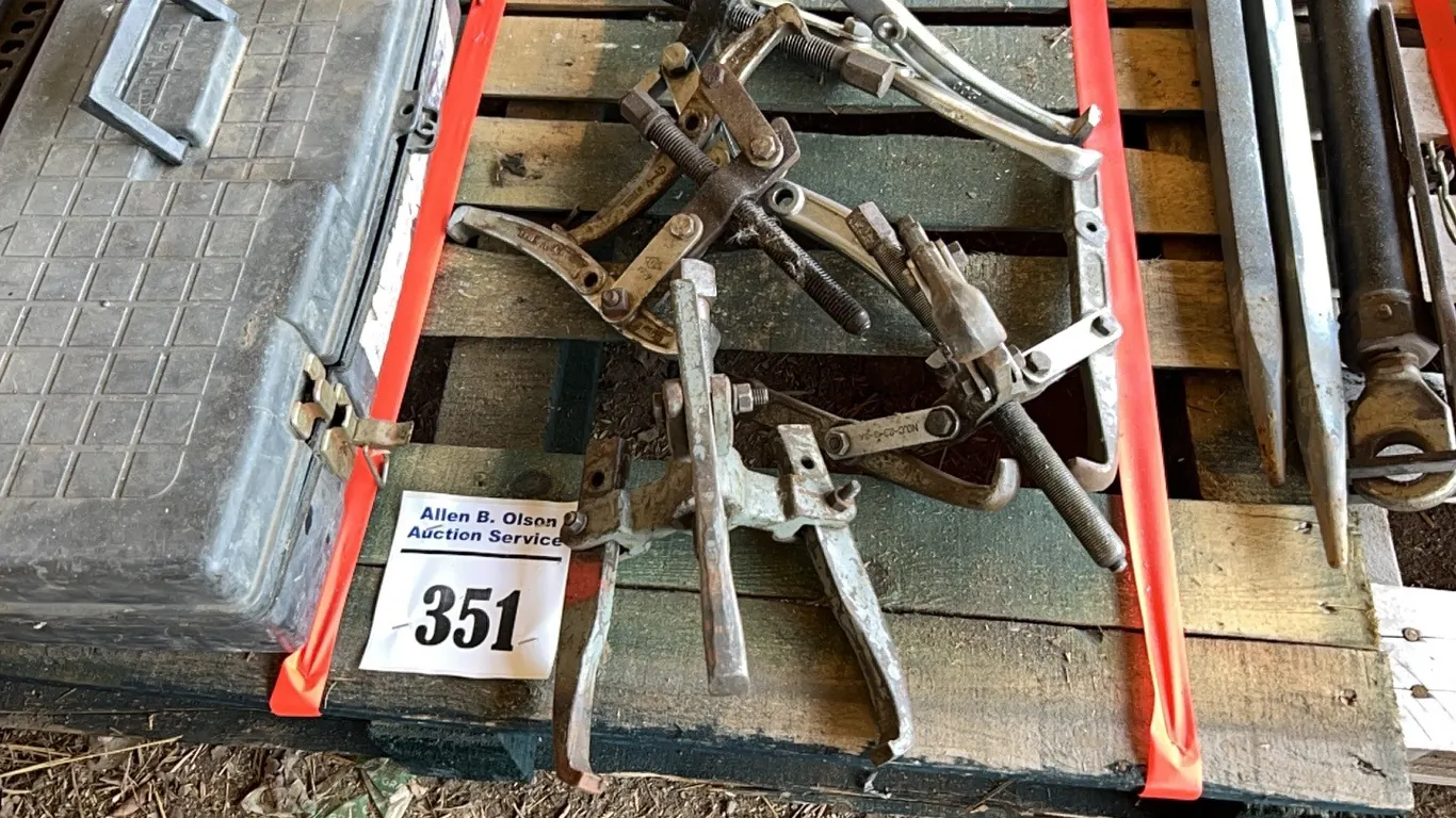 4 - ASSORT GEAR PULLERS