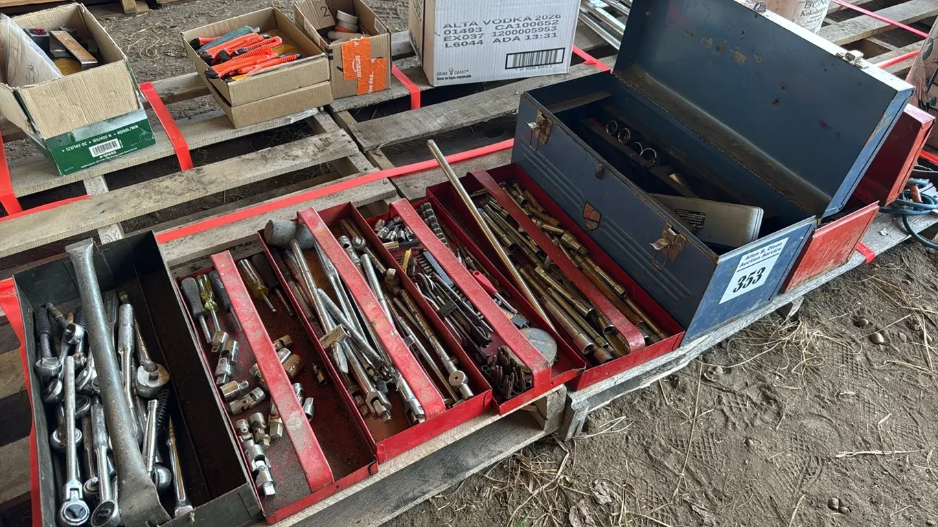 7 - TRAYS & BOXES