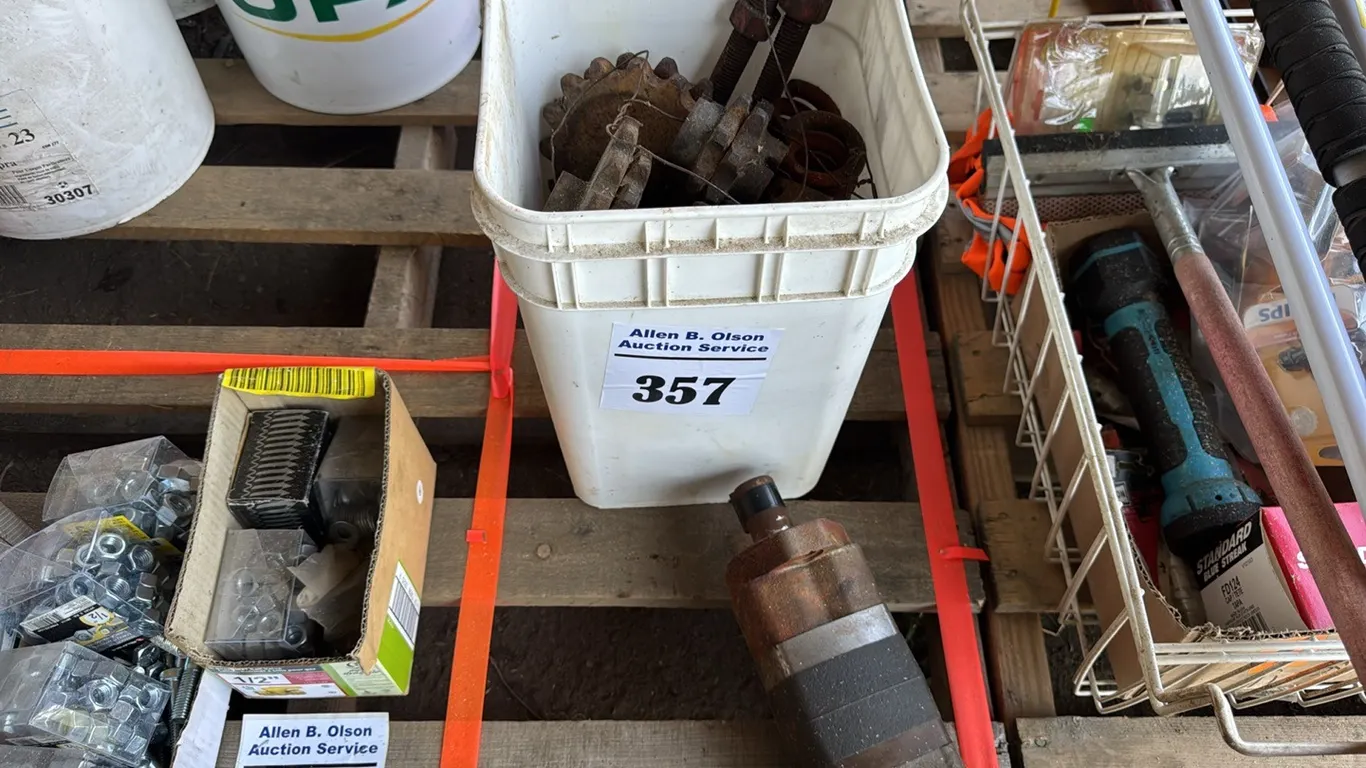 HYD MOTOR & PAIL OF ASSORT SPROCKETS & SPRINGS