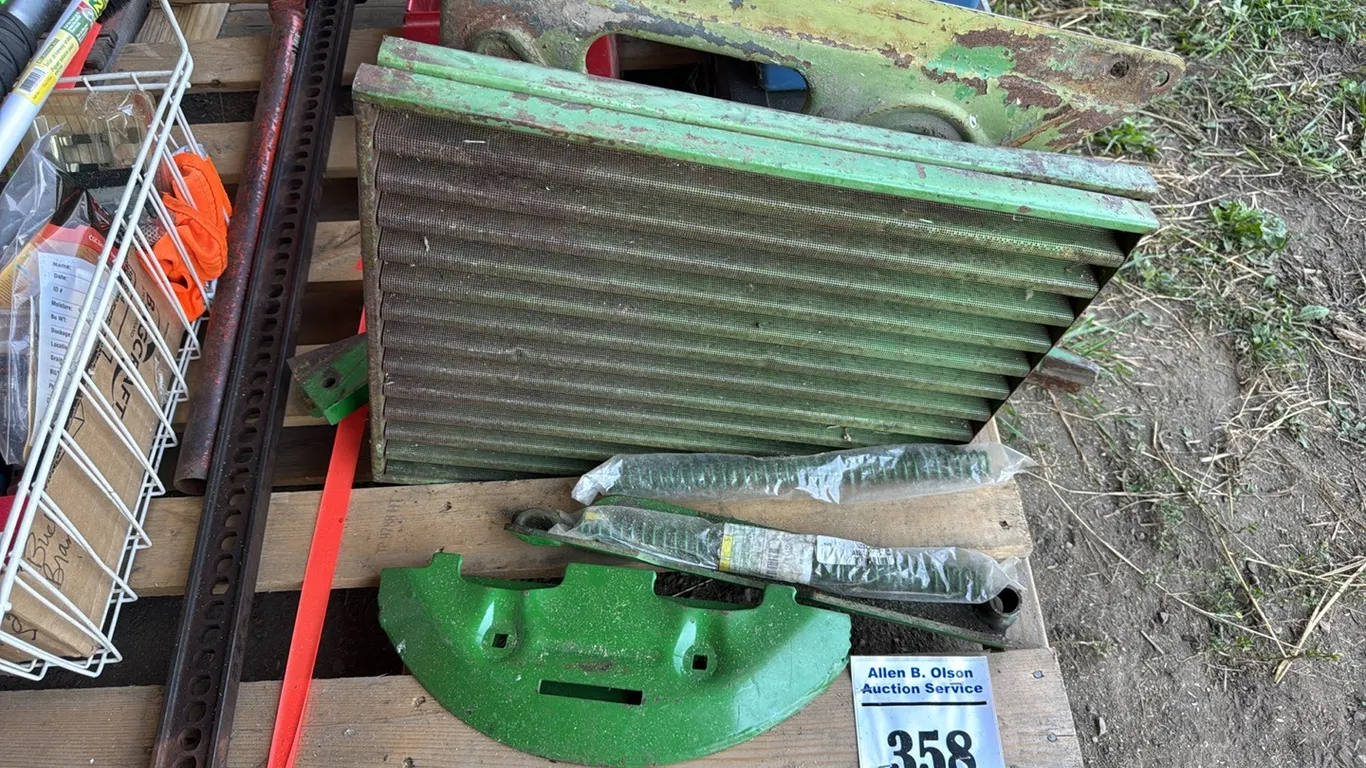 ASSORT JD PARTS, SIDE SCREEN, SPRINGS, GRAPPLE TEETH & HAMMER STRAP