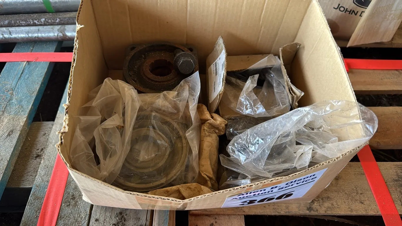 NEW/UNUSED JD FLANGE BEARINGS & JD DISCBINE BLADES TO FIT LOT #6 JD 946 MOCO