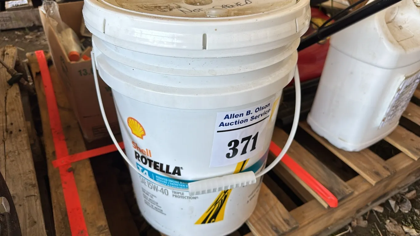 UNOPENED PAIL OF SHELL ROTELLA T4 15W40 MOTOR OIL
