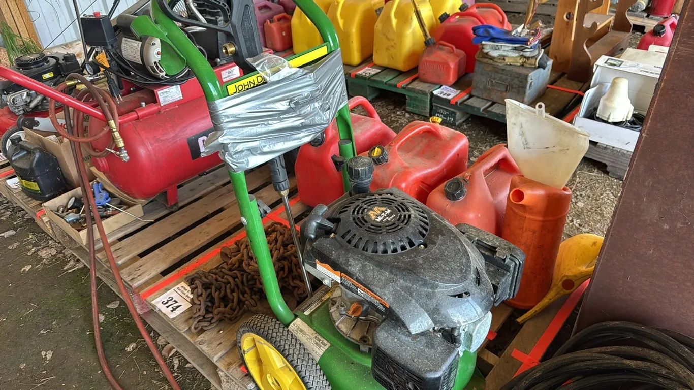 JD PORTABLE 2600 PSI GAS DRIVEN COLD WATER PRESSURE WASHER