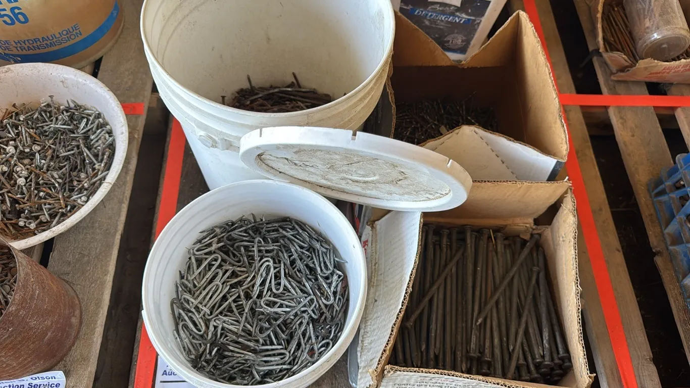 7" SPIKES, ARDOX NAILS & 1 3/4" STAPLES