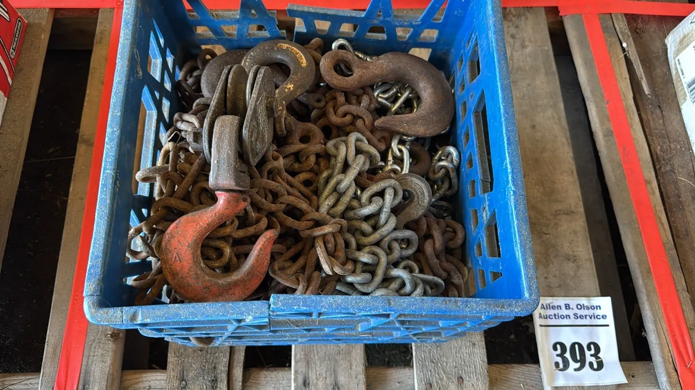 BOX OF ASSORT CHAINS, HOOK & SNATCH BLOCK