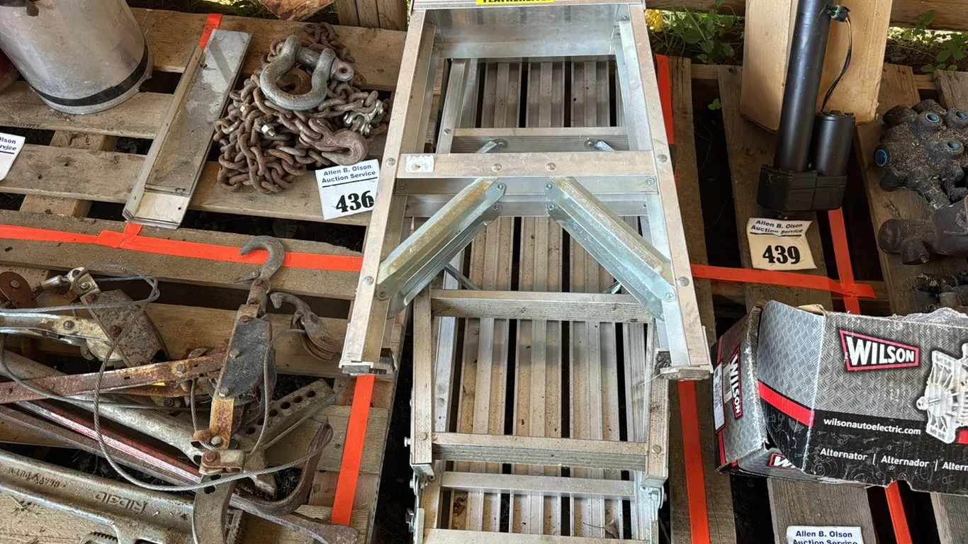 FOLDING ALUMINUM BENCH & 2 STEP STEP LADDER