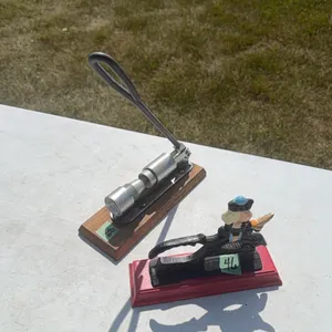 2 nut crackers