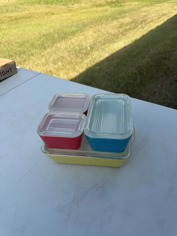 Pyrex refrigerator jar set