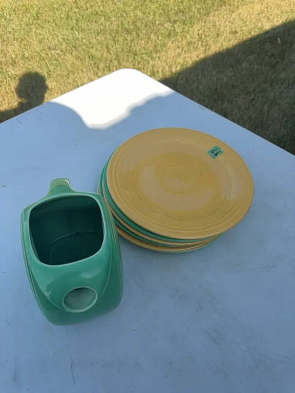 Fiesta pitcher & 6 plates - no chips
