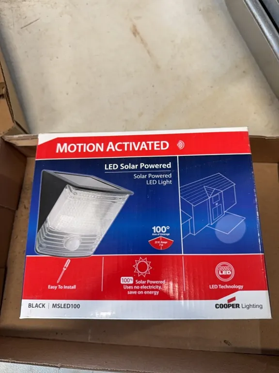 Motion activated, LED solar powered light, new in box 